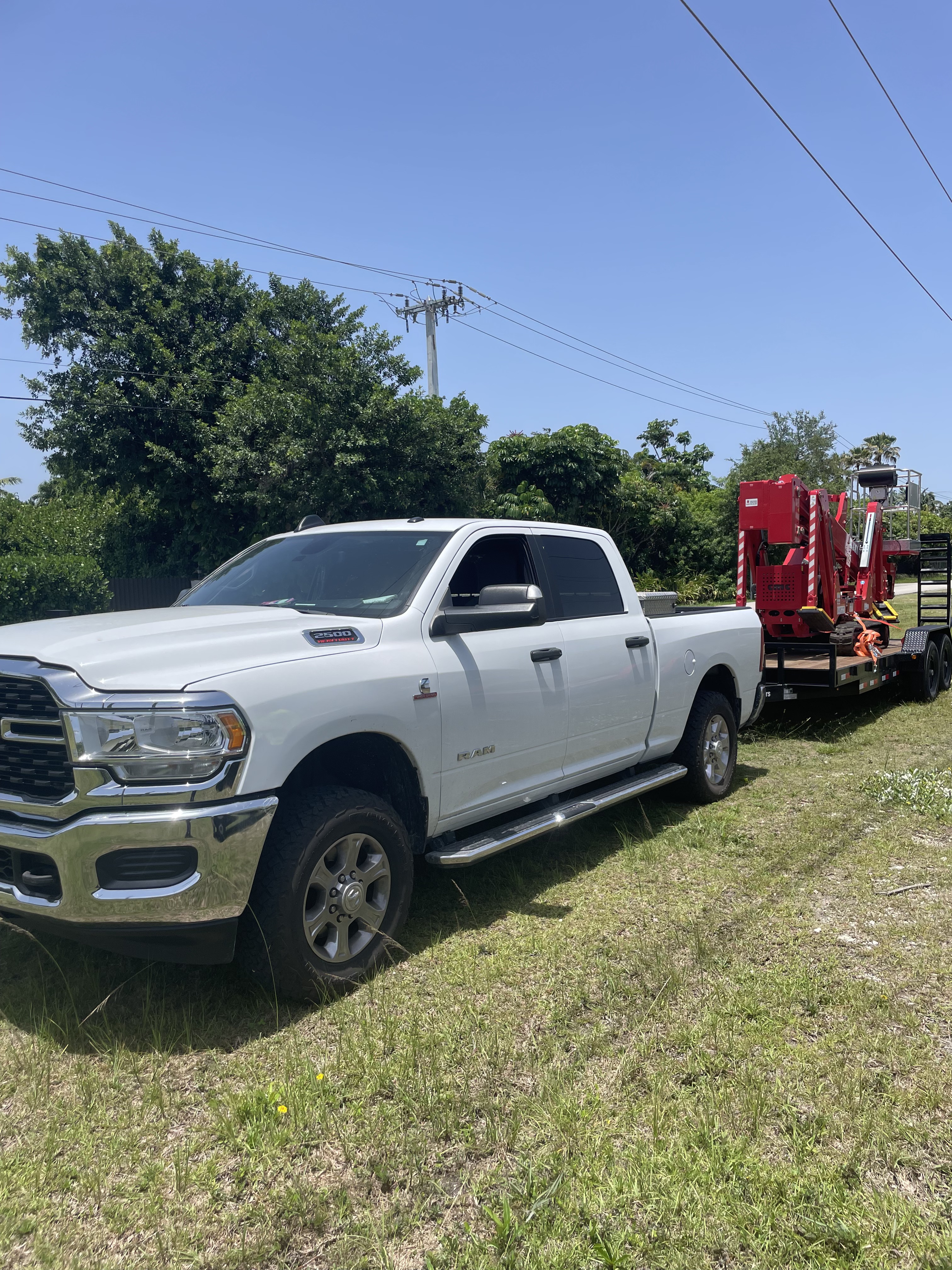 Emergency tree service response truck and equipment